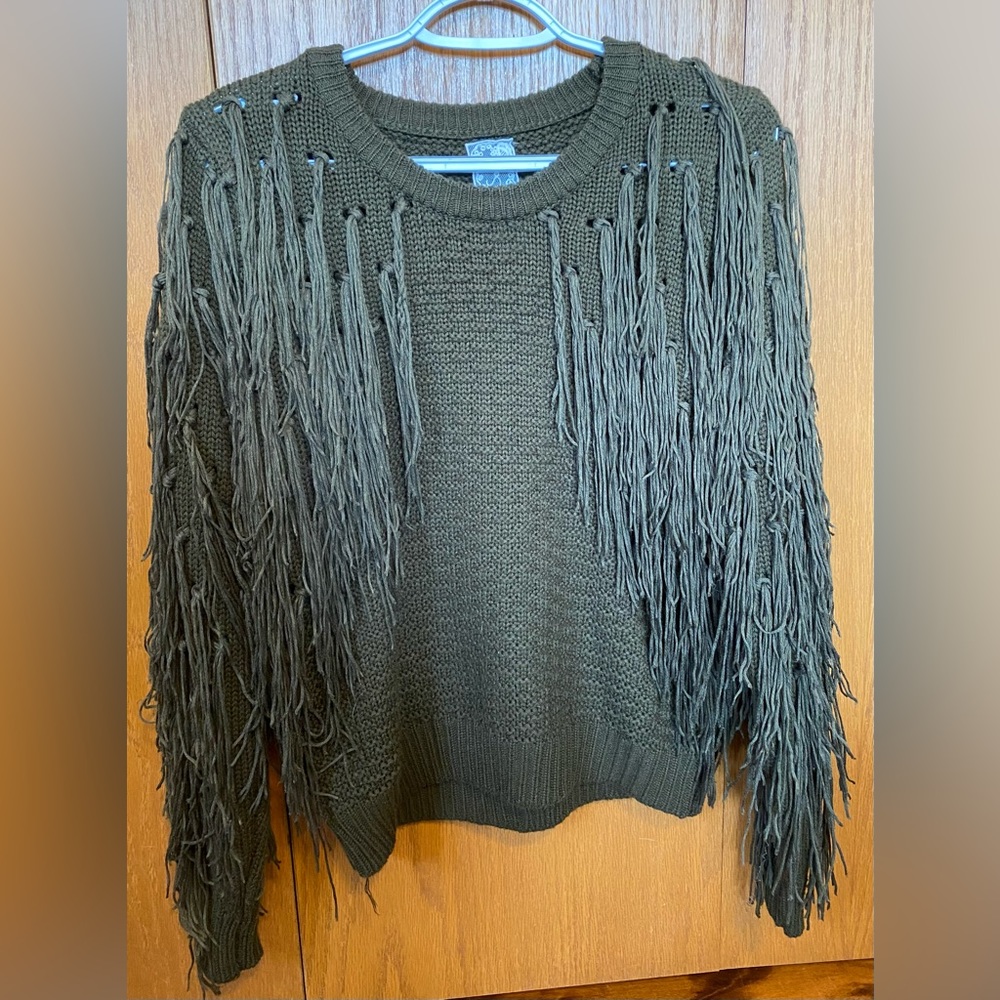 Sadie & Sage Green Pullover Sweater With Fringe